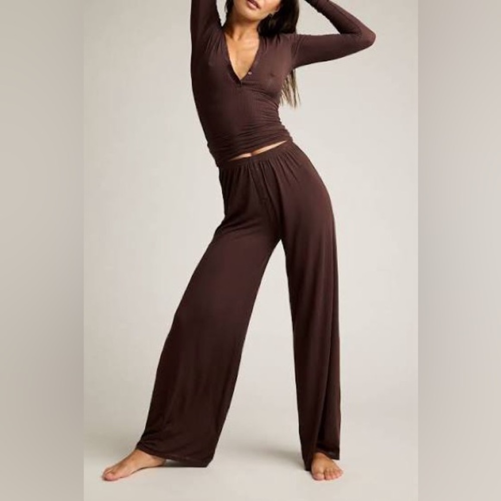 Negative | whipped track pant in espresso (M)